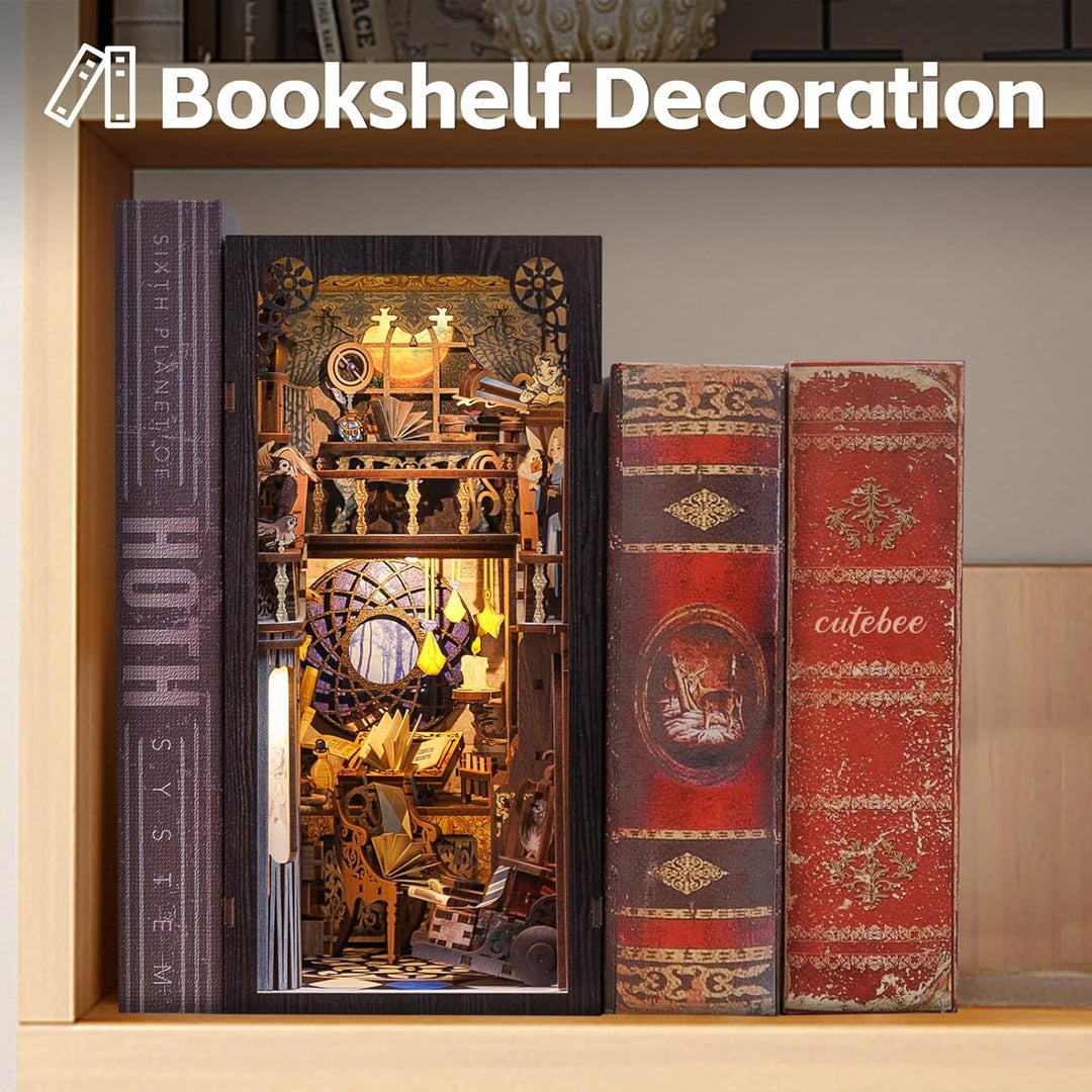CUTEBEE Book Nook Kit mit Staubschutzhülle–DIY Puppenhäuser Miniatur Haus Kit mit LED-Licht,Booknook