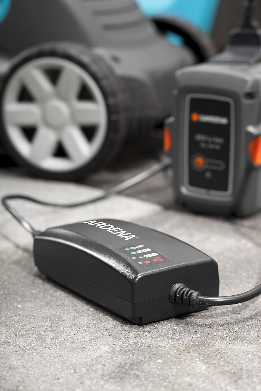 Gardena Schnell-Ladegerät QC40: Zubehör für 40 V Gardena Akkus wie BLi-40/100 oder BLi-40/160, lädt