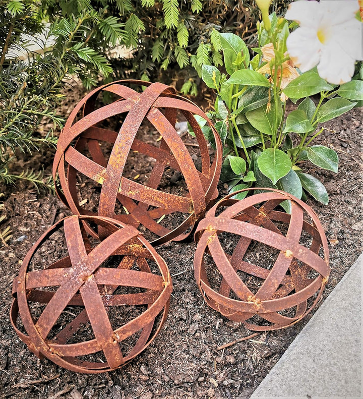 Dekokugel Geflecht 25 cm aus Cortenstahl Rost Geflechtkugel Streifenkugel