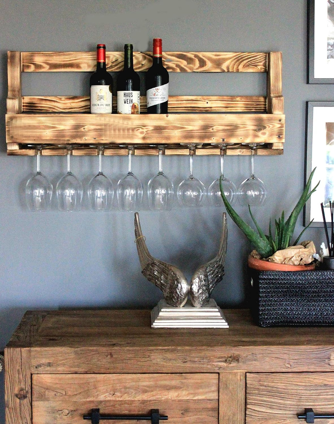 Weinregal aus Holz für die Wand - mit Gläserhalter - Geflammt - fertig montiert - Regal für Weinflas