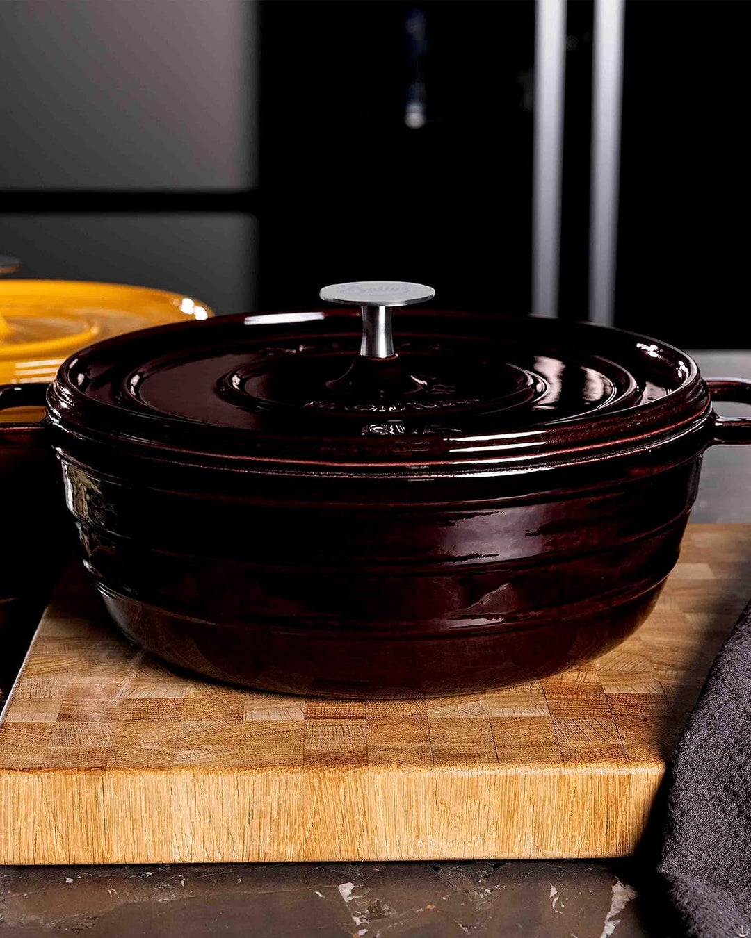 Sallys 'Ela' Deluxe Gusseisentopf - Robustes und Hochwertiges Kochjuwel für Perfektes Garen (Plum Pu