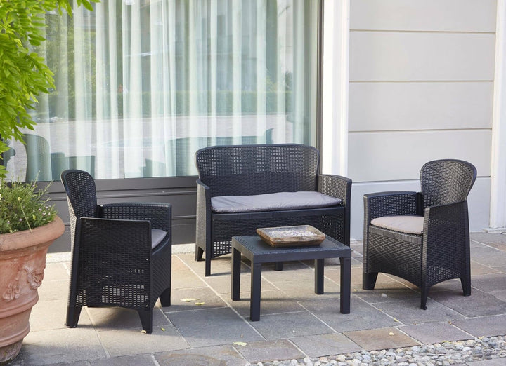 Dmora - Outdoor-Lounge-Set Ostuni, Gartengarnitur mit 2 Sesseln, 1 Sofa und 1 Couchtisch, Sitzecke i