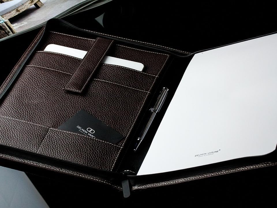 DELMON VARONE - Personalisierbare Tablet Schreibmappe DIN A4 aus Premium Soft Grain Leder braun - Or
