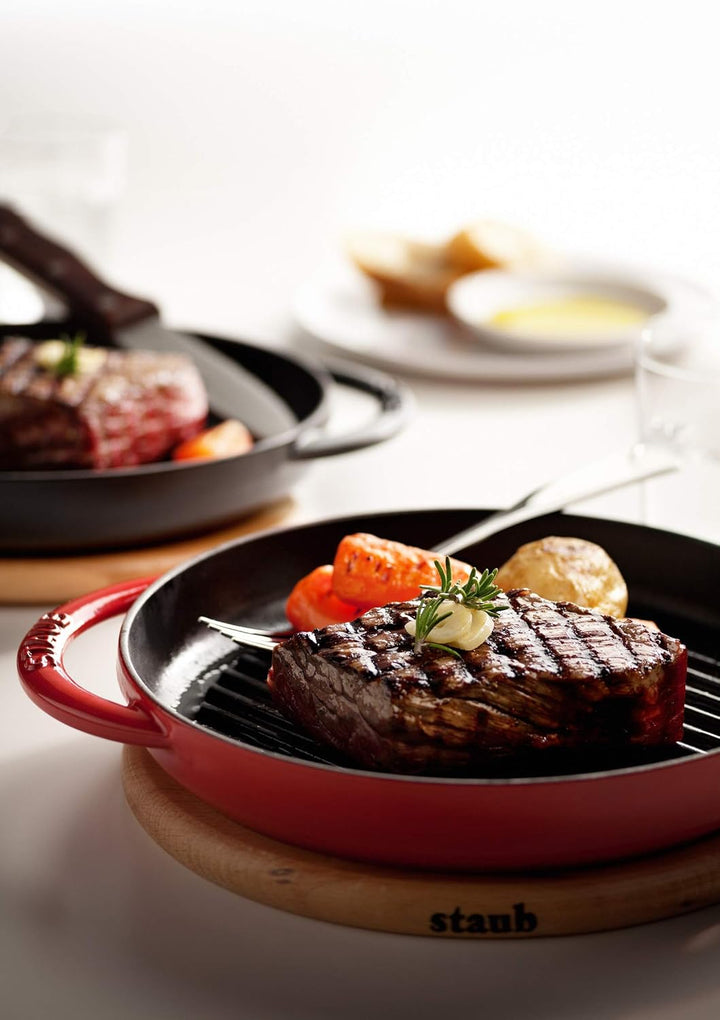 STAUB rund 30 cm Grillpfanne, Gusseisen, kirschrot 39 x 5.5 x 4.038 cm Kirschrot, 39 x 5.5 x 4.038 c