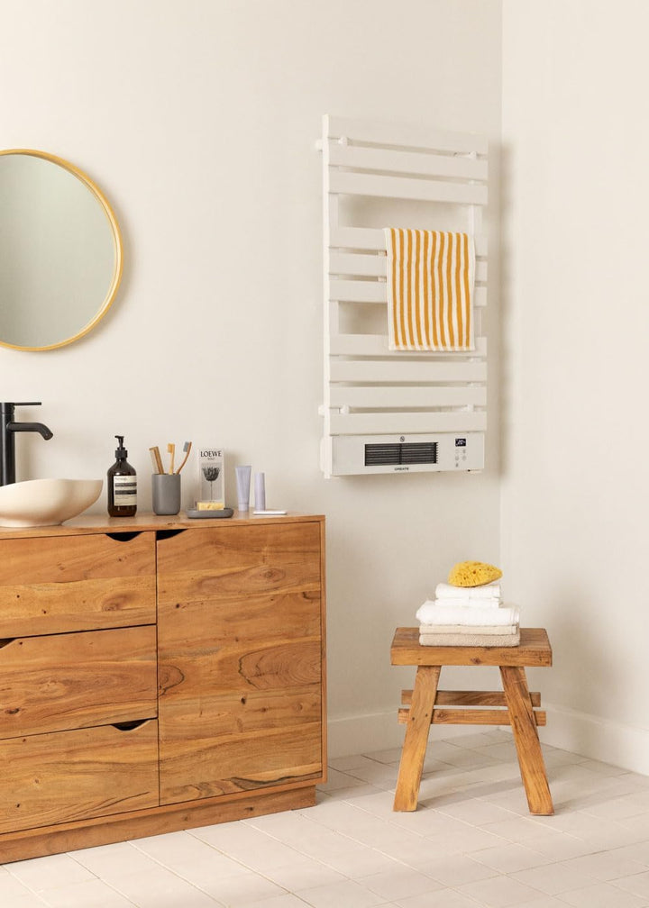 CREATE/ WARM Towel PRO/Badheizkörper Weiss mit Heizstrahler und Fernbedienung / 101x13x55cm / WLAN,