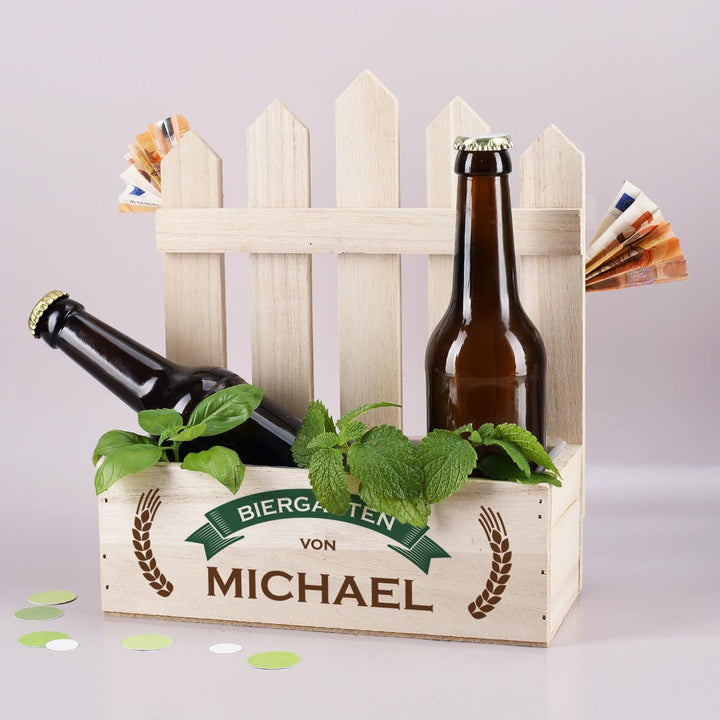 Herz & Heim® Geburtstags-Geschenk Pflanzkiste mit Personalisierung als Geschenkverpackung Biergarten