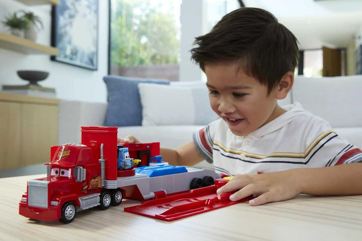 Disney Pixar Cars HDC75 - Tuning Mack Spielset, 2-in-1 Spielzeugtruck und Tuning-Station mit Starter