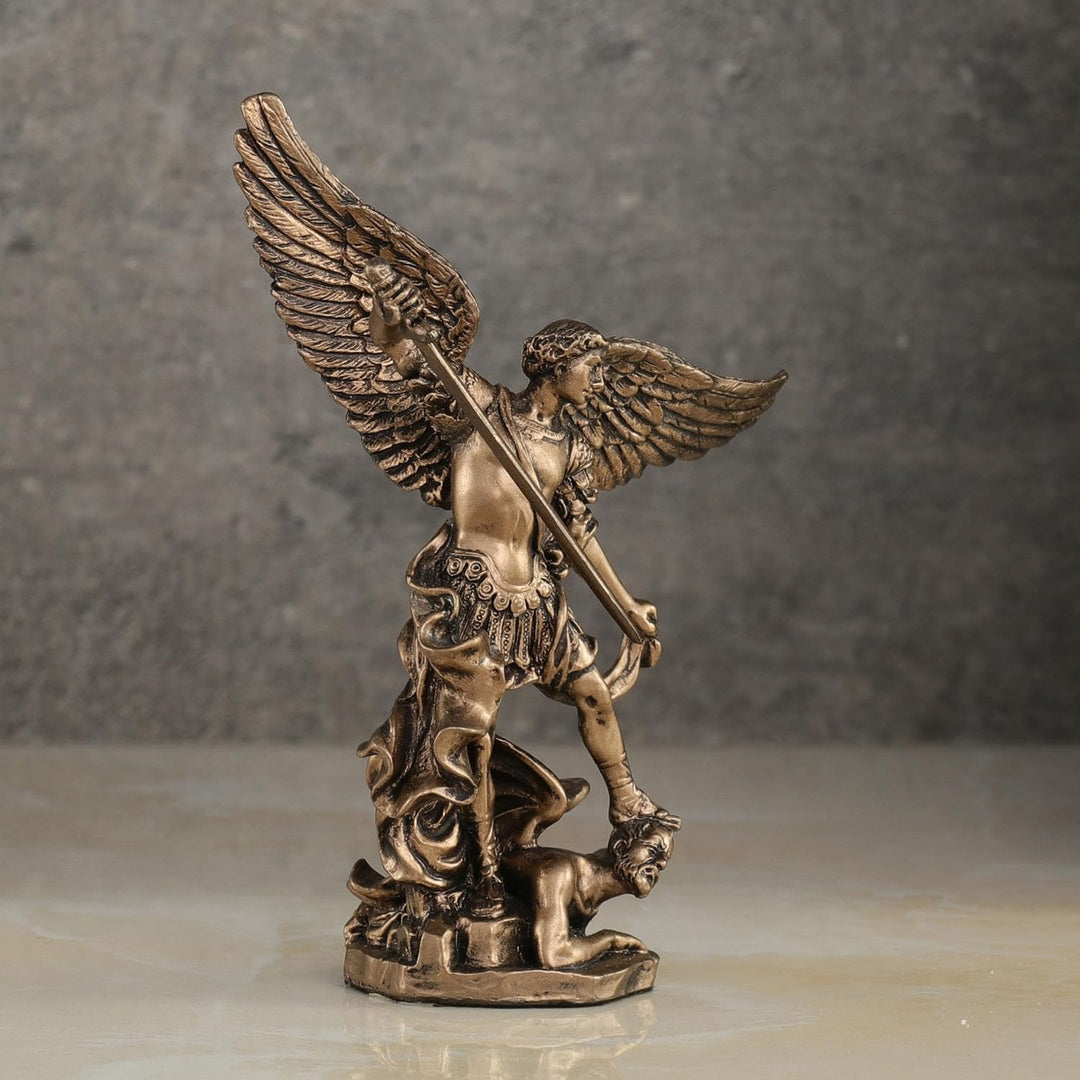 Erzengel St. Michael Slaying Demon Statue, 10,2 cm