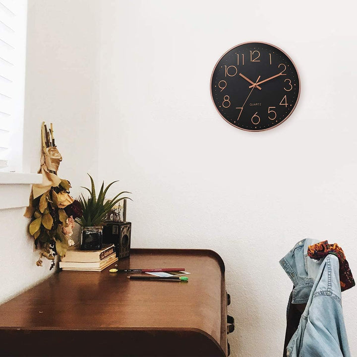 Lafocuse Schwarz Modern Wanduhr Lautlos 30cm, 3D Ziffern Rosegold Ohne Tickgeräusche, Quartz Wanduhr