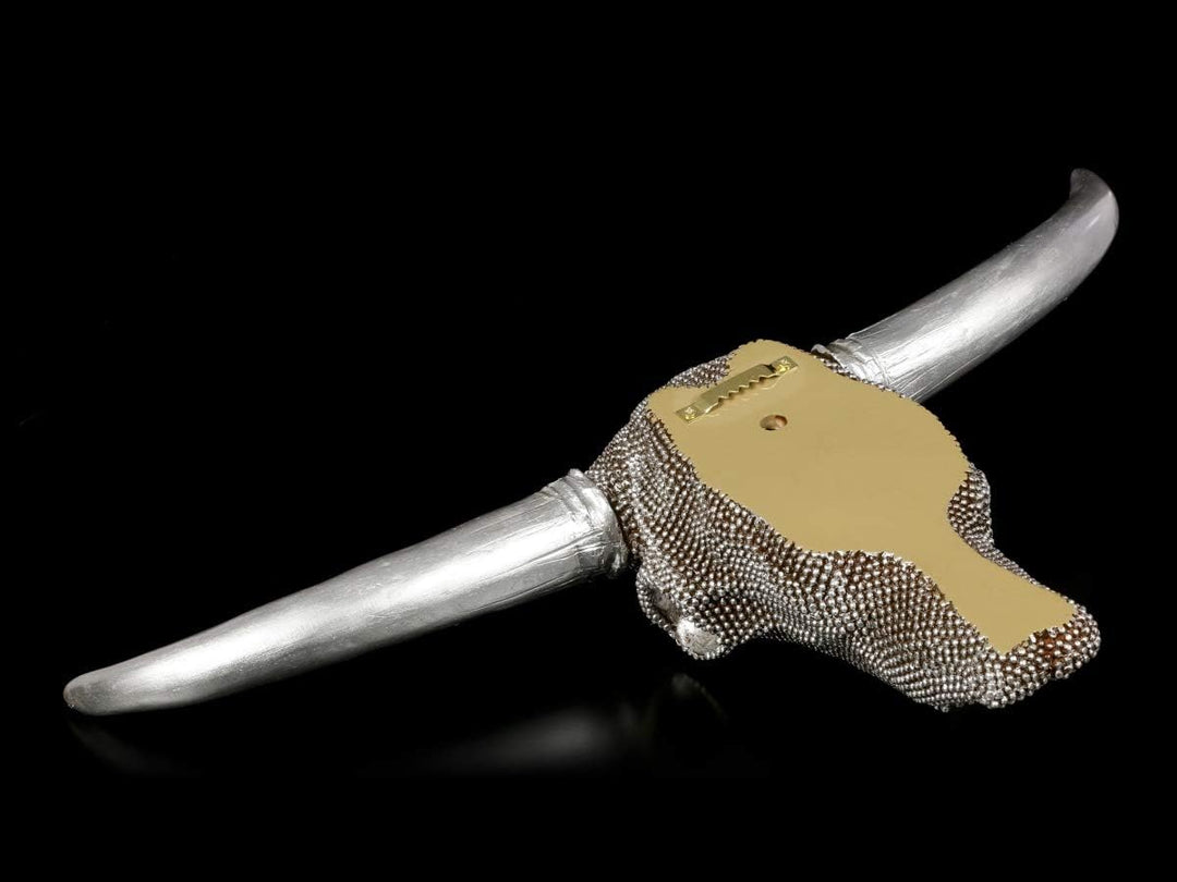 Figuren Shop GmbH Wandrelief Büffel-Schädel mit Silber Noppen verziert 46,5 cm | Trophäe Kopf Rind L