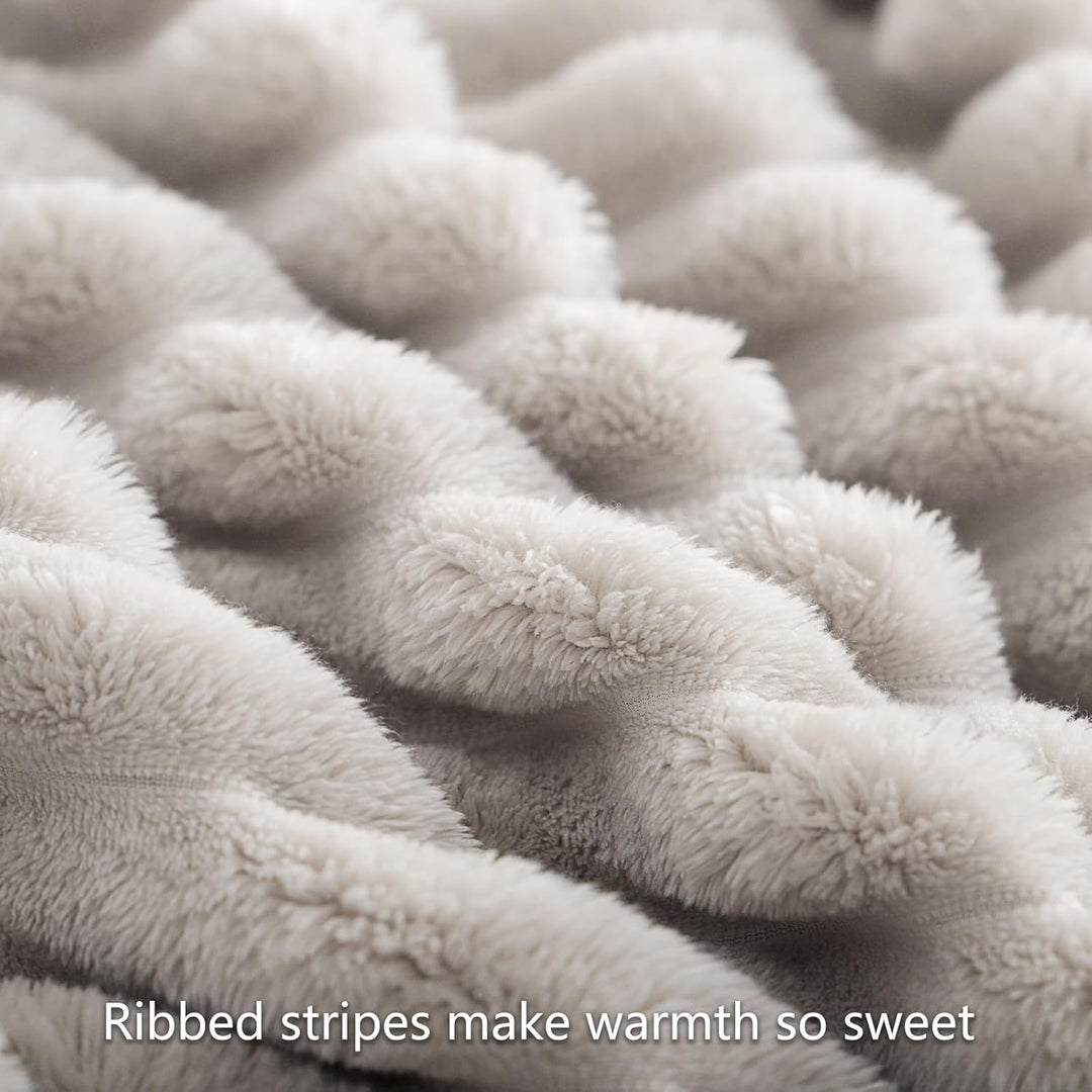 RUIKASI Kuscheldecke Flauschig Decke Beige - 150x200cm Fleecedecke Sofadecke Couchdecke für Wohnzimm