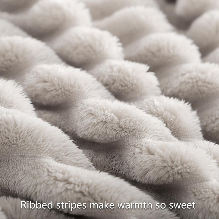 RUIKASI Kuscheldecke Flauschig Decke Beige - 150x200cm Fleecedecke Sofadecke Couchdecke für Wohnzimm