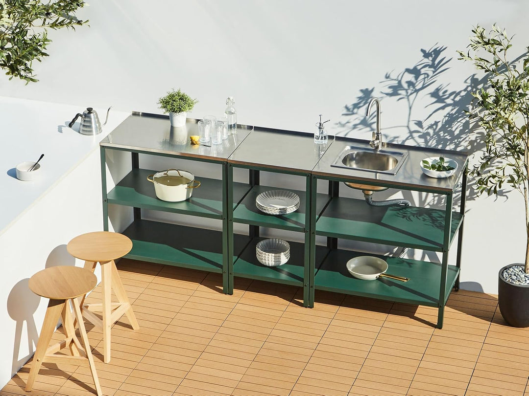 Beliani Outdoor-Kücheninsel Stahl grün mit Edelstahlplatte Silber schmal Vilama