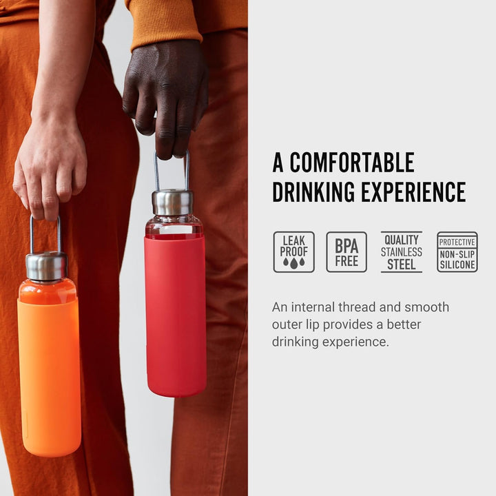 Black+Blum Wasserflasche Glas | Koralle | 600 ml | Edelstahldeckel mit Trageschlaufe | Silikonschutz