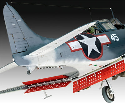 Revell 03869 SBD-5 Dauntless Navyfighter Militär originalgetreuer Modellbausatz für Fortgeschrittene