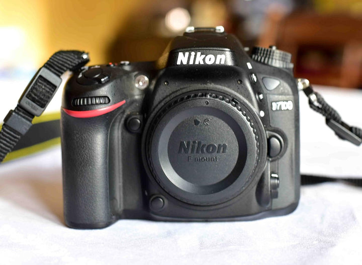 Nikon D7100 SLR-Digitalkamera (24 Megapixel, 8 cm (3,2 Zoll) TFT-Monitor, Full-HD-Video) Kit inkl. A