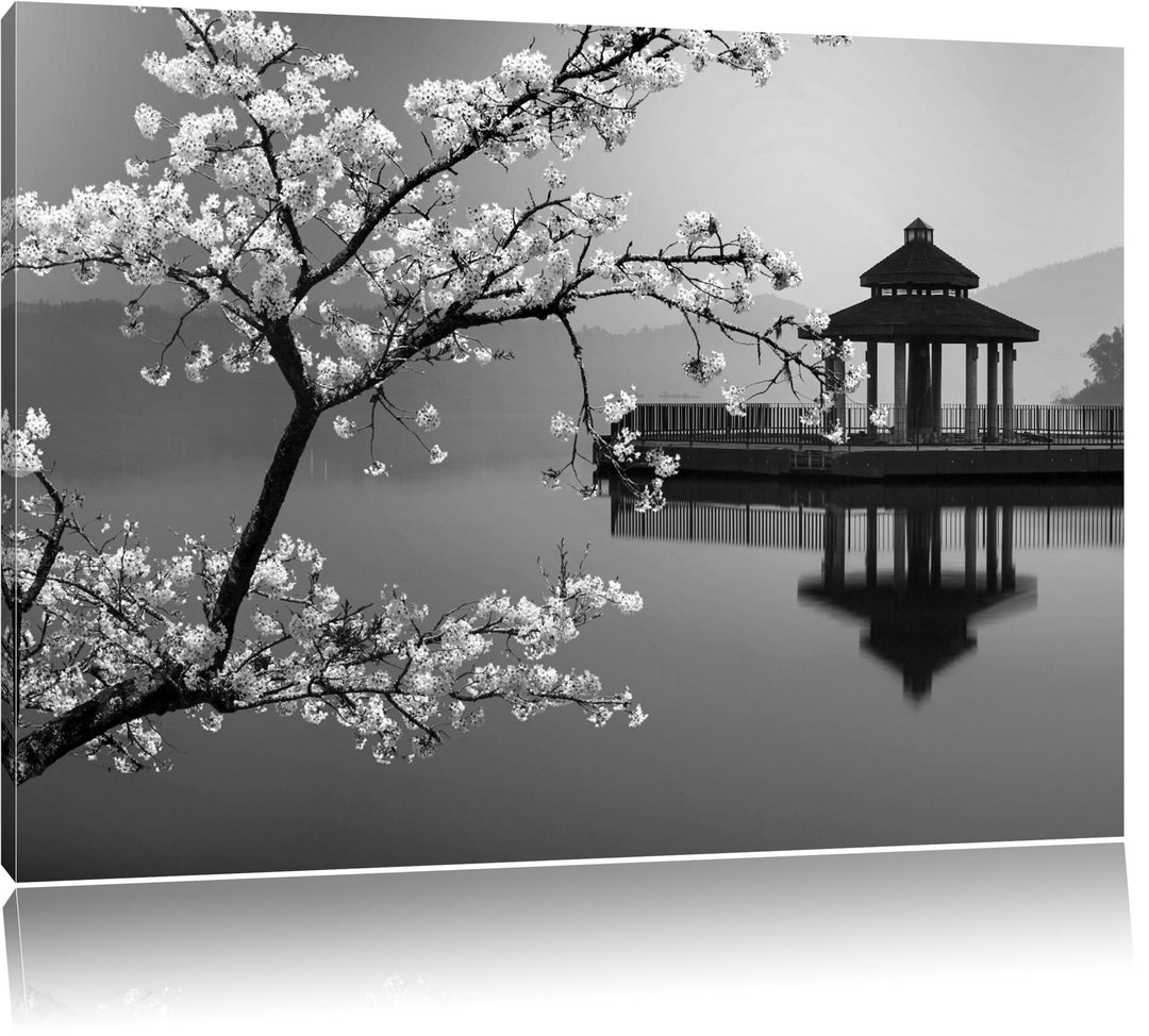 schöner Kirschbaum an japanischem See schwarz/weiss Format: 100x70 auf Leinwand, XXL riesige Bilder