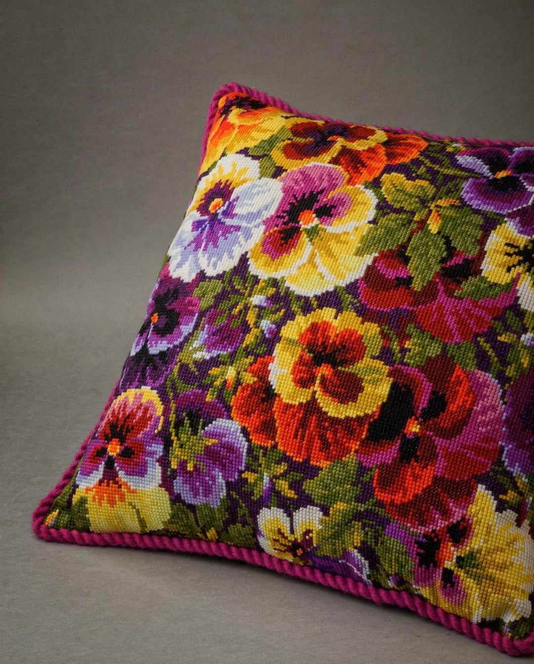 Riolis Kreuzstich Kissen Set Königliche Stiefmütterchen, Zählmuster, 40x40cm