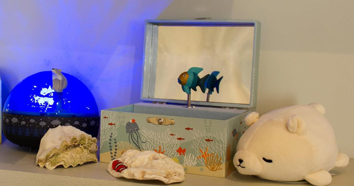 Trousselier Schmuckkiste mit Musik Ozeanblau für Kinder zur Geburt oder zum Geburtstag, leuchtet im