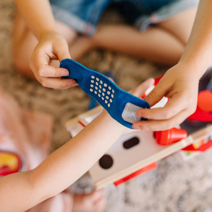 Melissa & Doug PAW Patrol Marshalls Arztset aus Holz, PAW Patrol Rettungswagen mit Erste-Hilfe-Kaste