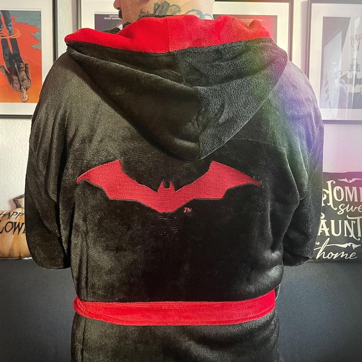 Elbenwald The Batman Bademantel mit Batsignal Motiv mit Kapuze Gürtel unisex schwarz rot