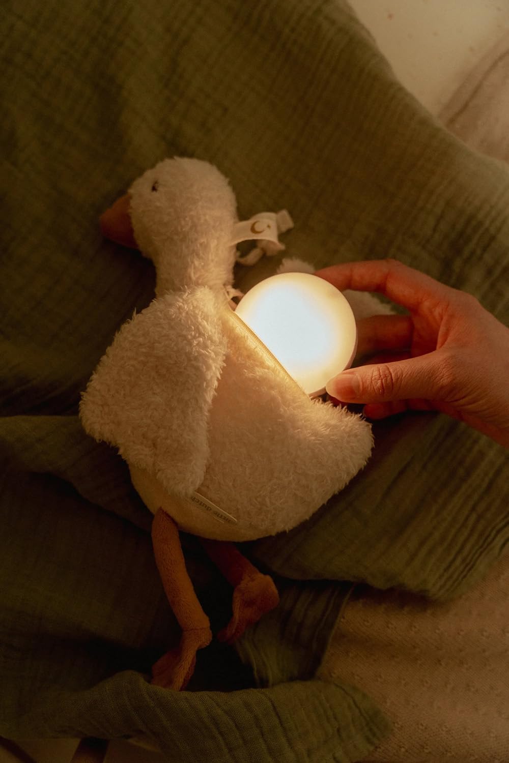 Little Dutch 8440 Kuscheltier mit Licht und Geräuschen Kleine Gans - Newborn Naturals weiss
