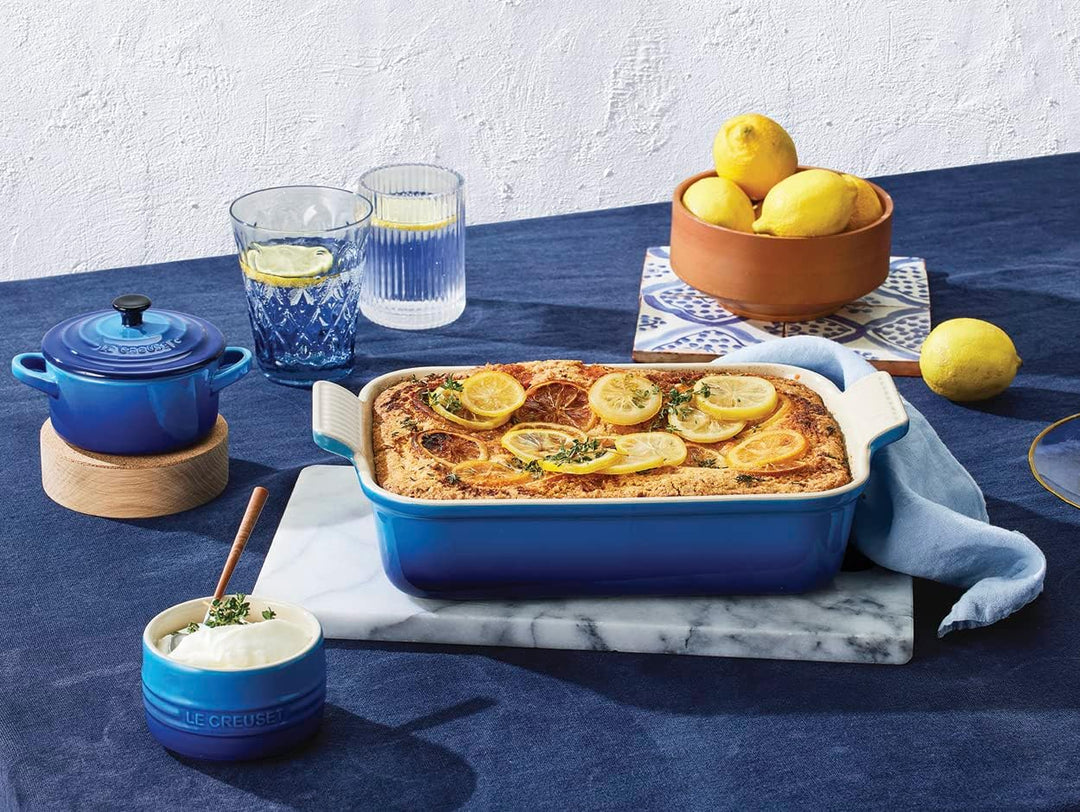 Le Creuset Rechteckige Auflaufform Tradition aus Steinzeug, 32 cm, 2.31 kg, Azure, 71102322200001 Az