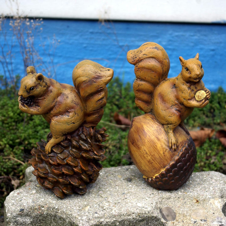 GeKi Trend Eichhörnchen Paar Dekofigur Garten 2er Set in Holz-Optik wetterfest 14 cm und 15 cm gross