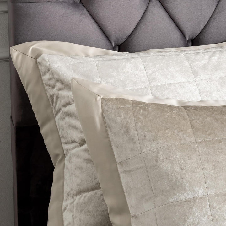 Catherine Lansfield – 2 Kissen aus Knautschsamt-Imitat – Polyester, Polyester, Natur, 29 x 8 x 29 cm