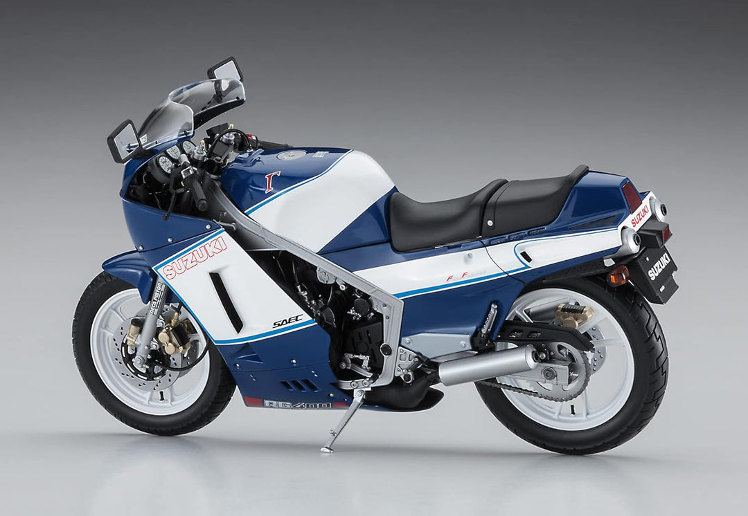 Hasegawa - 1:12 Suzuki RG400 späte Version - Blau/Weiss Farbe mit Unterhaube