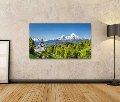 Bild Bilder auf Leinwand Schöne Berglandschaft in den bayerischen Alpen mit Wallfahrtskirche Maria G