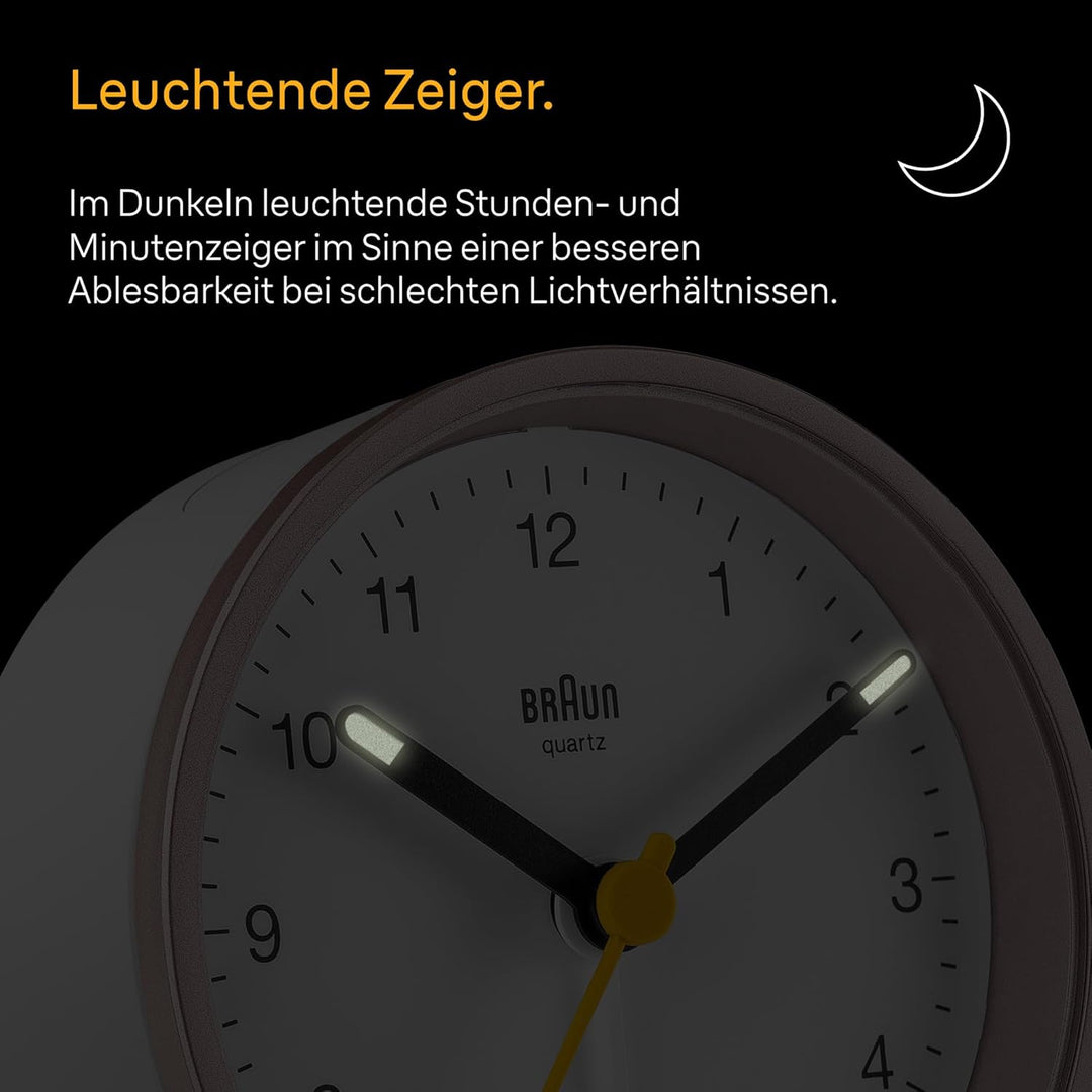 Braun Klassischer analoger Wecker Schlummerfunktion und Licht, ruhiges Quarzuhrwerk, Crescendo-Alarm