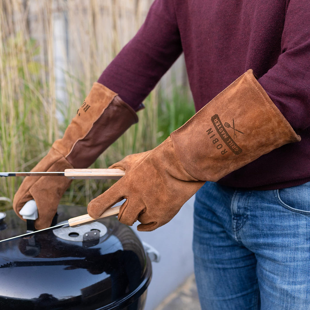 Personalisierbare Grillhandschuhe aus Leder mit Gravur, perfekt als individuelles Geschenk - Hitzebe