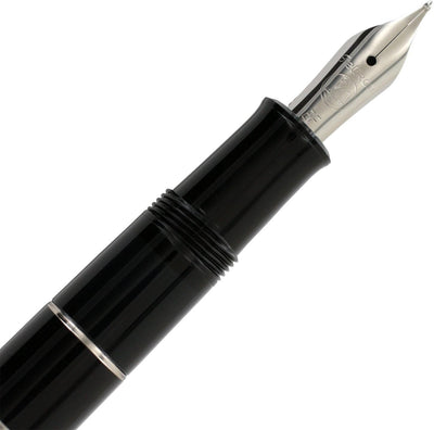 Pelikan Füllhalter Classic 215, Schwarz-Ringe, Feder EF (extra-fein), hochwertiger Kolbenfüller im G