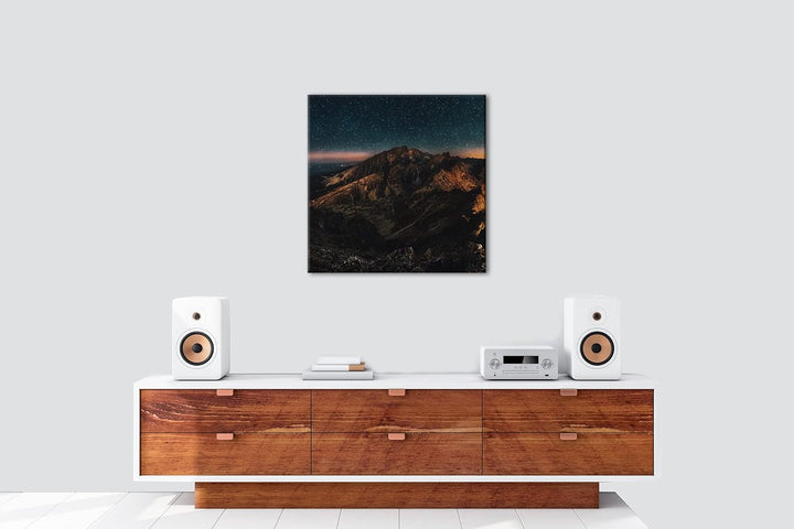 scheinende Nacht über den Bergen Format: 60x60 als Leinwandbild, Motiv fertig gerahmt auf Echtholzra