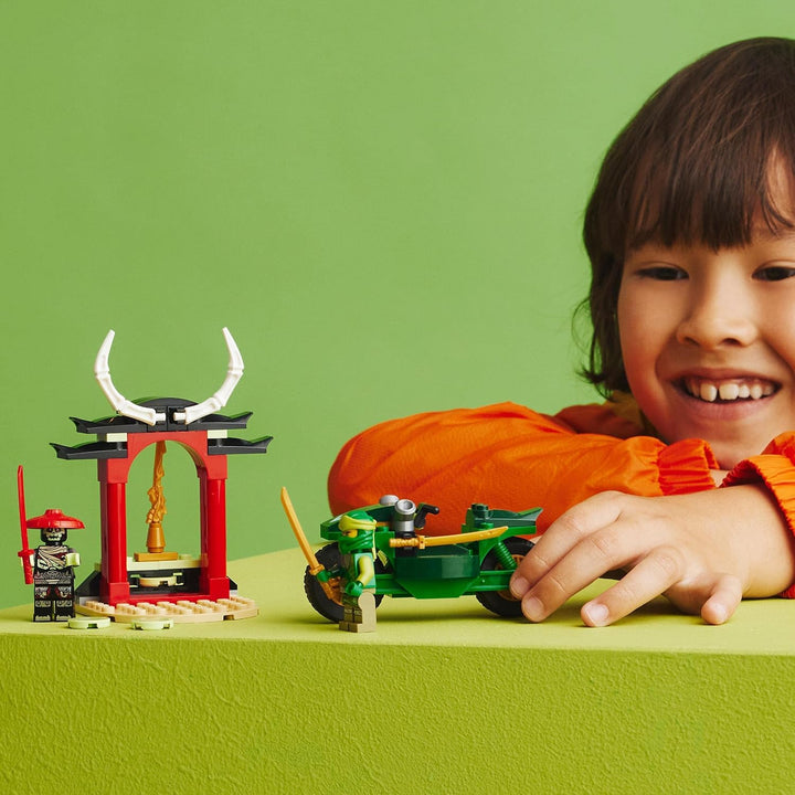 LEGO NINJAGO Lloyds Ninja-Motorrad, Spielzeug für Anfänger mit 2 Minifiguren: Lloyd und Skelett-Wäch