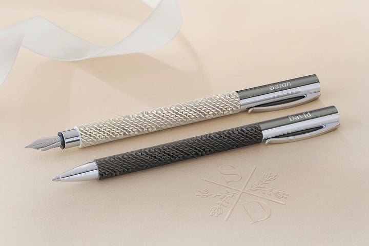 Faber-Castell 149620 - Füller Ambition OpArt White Sand, Federbreite M, inkl. Geschenkverpackung Whi