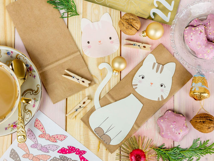 Papierdrachen Adventskalender 2025 zum Befüllen - Katzen - braune Papiertüten mit Stanzteilen - inkl