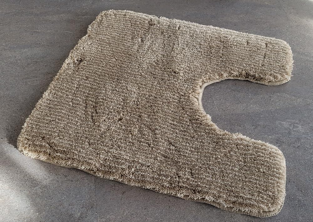 Kleine Wolke Minya Macadamia Beige Badteppich 55x55 cm. Vorleger mit Ausschnitt BB Kollektion