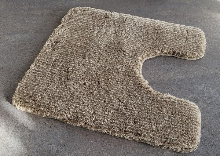 Kleine Wolke Minya Macadamia Beige Badteppich 55x55 cm. Vorleger mit Ausschnitt BB Kollektion