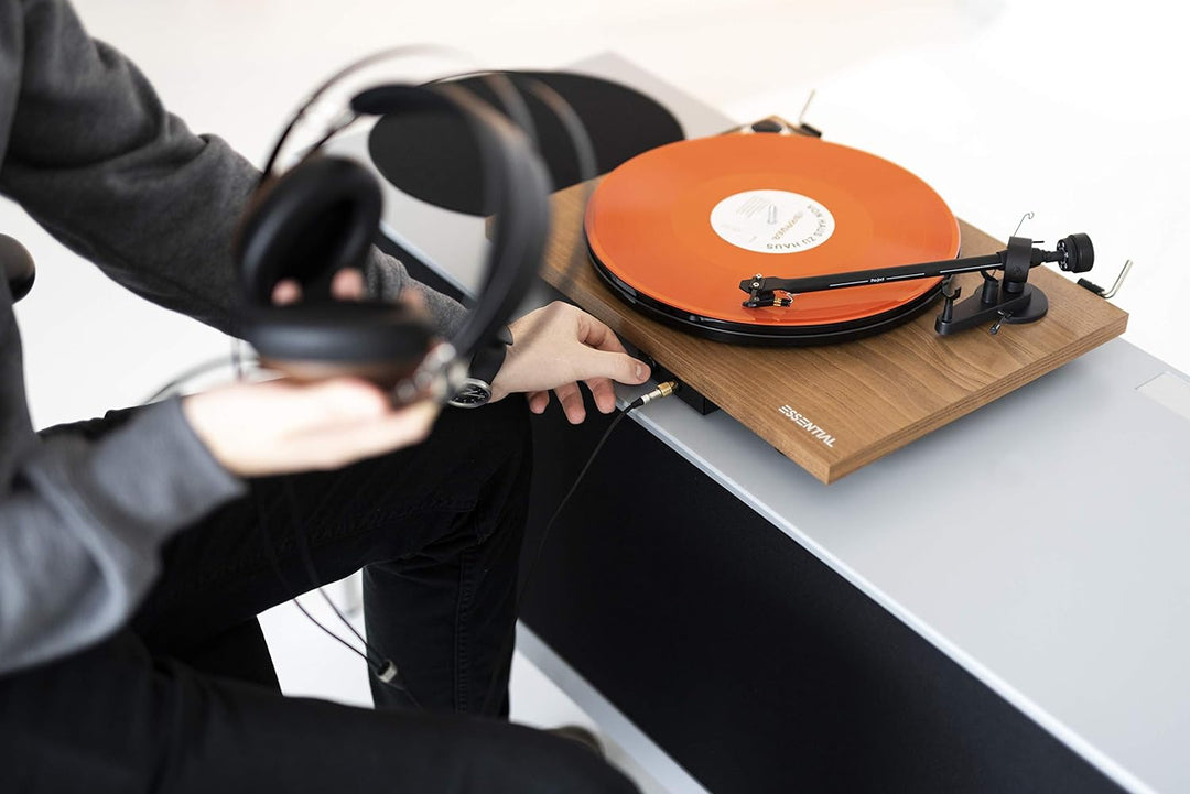 Pro-Ject Essential III HP, Audiophiler Plattenspieler mit Kopfhörerausgang (Walnuss), Walnuss