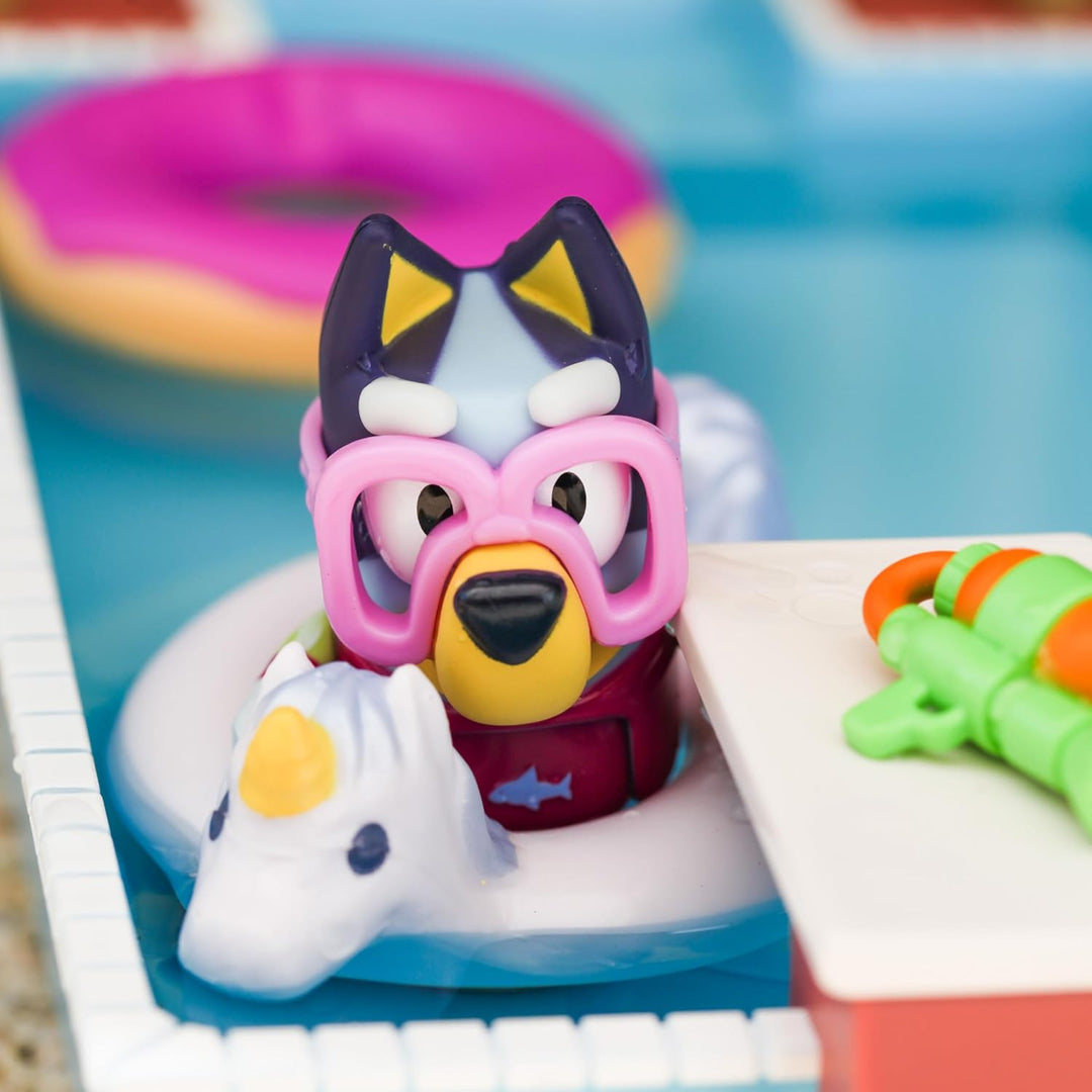 moose toys Blueys Pool-Spielset mit Figur (6,3–7,6 cm) und Zubehör Einzelbett, Einzelbett