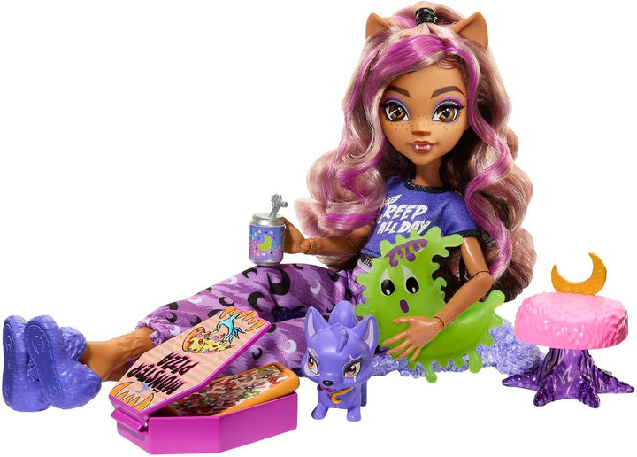 MONSTER HIGH Puppe und Sleepover Zubehör, Clawdeen Wolf Puppe mit Pet Cat Crescent, Creepover Party,