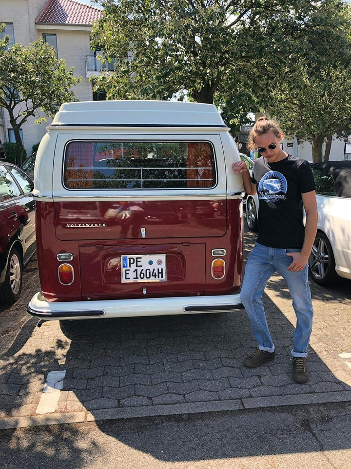 BRISA VW Collection - Volkswagen T-Shirt Unisex-Kurzarm &amp; Rundkragen mit T1 Bulli Bus Motiv aus Baum