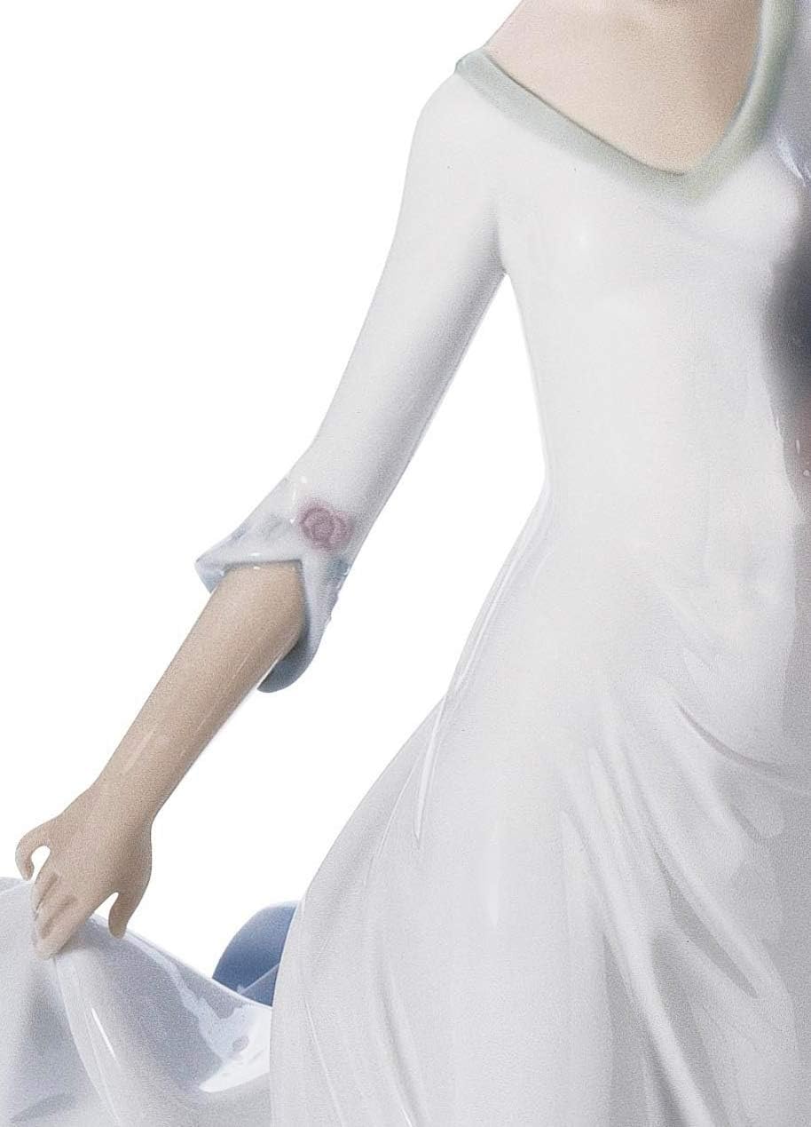 LLADRÓ Frauen-Figur Verträumter Augenblick. Frau. Porzellan.