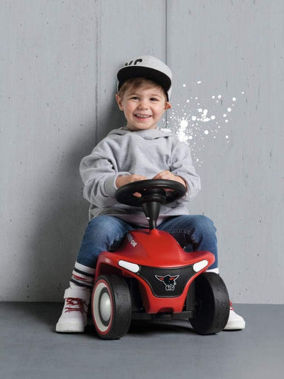 BIG-Bobby-Car-Neo Rot - Rutschfahrzeug für drinnen und draussen, Kinderfahrzeug mit Flüsterreifen im