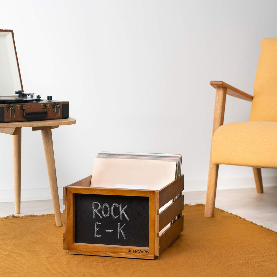 Navaris Holz Schallplatten Kiste mit Kreidetafel - 42,9 x 34,4 x 22,9 cm - für bis zu 80 LP Platten