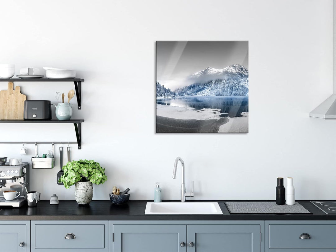 Pixxprint Glasbild | Wandbild auf Echtglas | Winterlandschaft mit gefrorenem Bergsee B&W Detail | 40