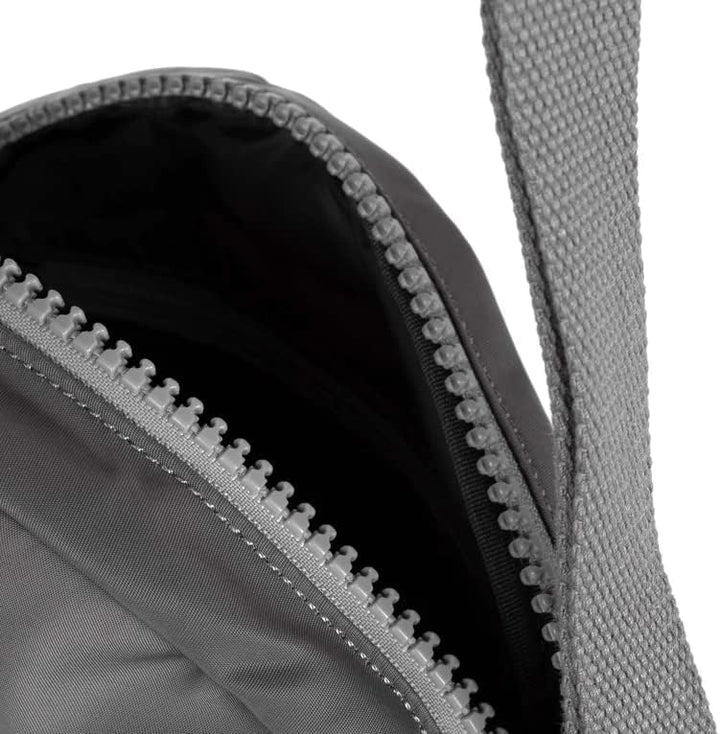 Roka London Paddington B Crossbody Sustainable Nylon Graphit, Graphit