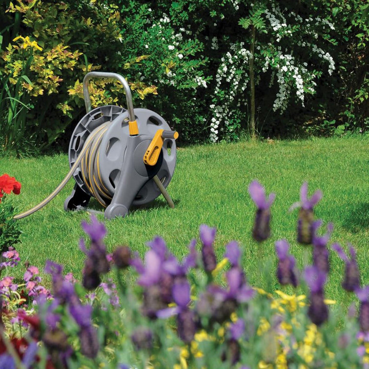 HOZELOCK - 2-in-1 Schlauchtrommel mit 25 M Schlauch: Maximale Kapazität von 45 M, Freistehend oder a